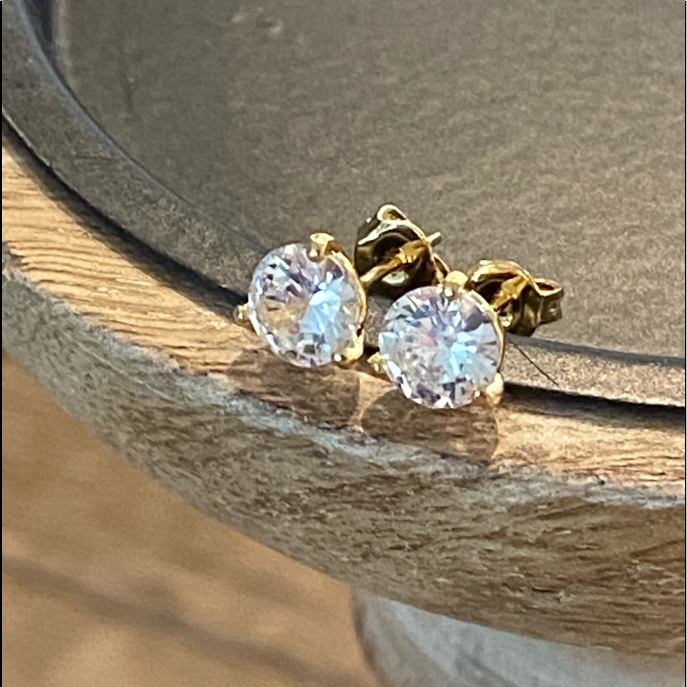 !NEW!💎Stunning 2 carat earrings💎